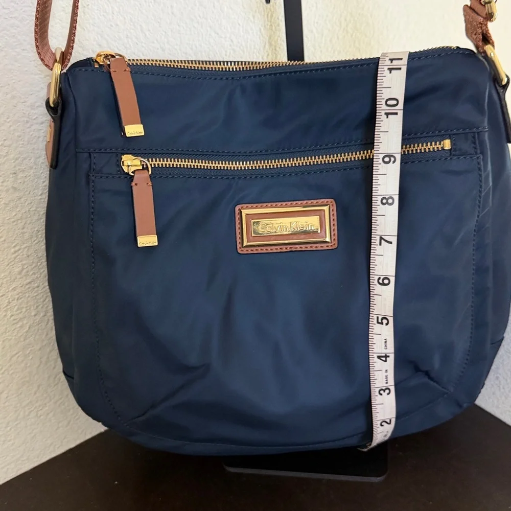 VINTAGE Calvin Klein Navy Messenger/ Crossbody Bag with Tan Adjustable Strap. - Picture 13 of 16